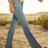 Lavtaljede, lysvaskede bootcut-jeans Lavtaljede, lysvaskede bootcut-jeans