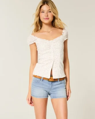 Lavtaljede, lysvaskede denimshorts