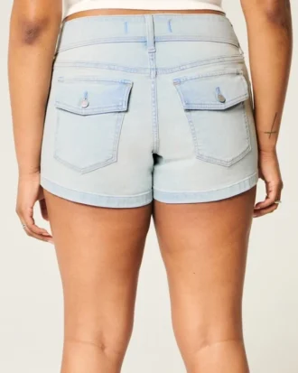 Lavtaljede, lysvaskede denimshorts