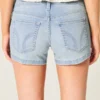 Lavtaljede, lysvaskede denimshorts Lavtaljede, lysvaskede denimshorts