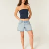 Lavtaljede, lysvaskede, foldede baggy denimshorts 5″ Lavtaljede, lysvaskede, foldede baggy denimshorts 5″