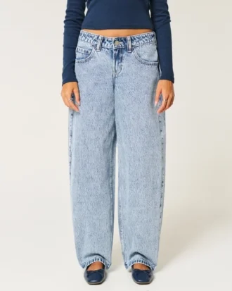 Lavtaljede, lysvaskede, koniske baggy jeans