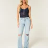 Lavtaljede, lysvaskede, løse jeans med rips Lavtaljede, lysvaskede, løse jeans med rips