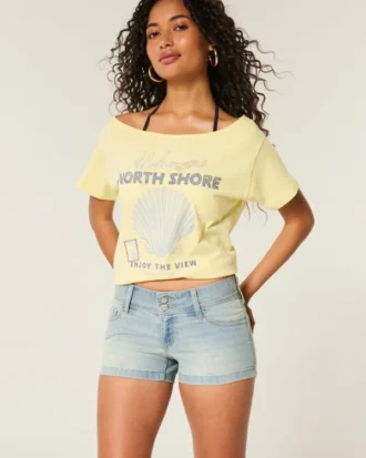 Lavtaljede, lysvaskede shorts i denim med blomsterlommer