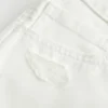 Lavtaljede mini-shorts i hvidt denim med distressed-look