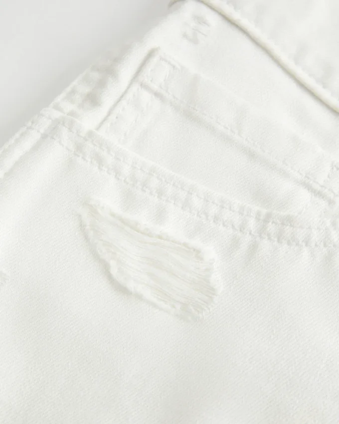 Lavtaljede mini-shorts i hvidt denim med distressed-look