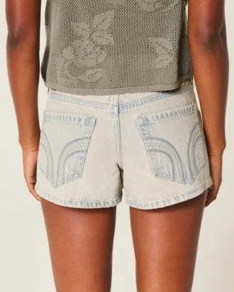 Lavtaljede mini-shorts i lys vask