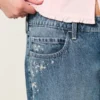 Lavtaljede, mørkvaskede baggy jeans med blomsterbroderi Lavtaljede, mørkvaskede baggy jeans med blomsterbroderi
