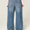 Lavtaljede, mørkvaskede baggy jeans med blomsterbroderi Lavtaljede, mørkvaskede baggy jeans med blomsterbroderi