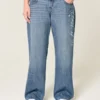 Lavtaljede, mørkvaskede baggy jeans med broderi fra ’26 Lavtaljede, mørkvaskede baggy jeans med broderi fra ’26