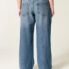 Lavtaljede, mørkvaskede baggy jeans med broderi fra ’26 Lavtaljede, mørkvaskede baggy jeans med broderi fra ’26