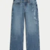 Lavtaljede, mørkvaskede baggy jeans med broderi fra ’26 Lavtaljede, mørkvaskede baggy jeans med broderi fra ’26