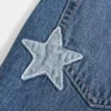Lavtaljede, mørkvaskede baggy jeans med broderi fra ’26 Lavtaljede, mørkvaskede baggy jeans med broderi fra ’26