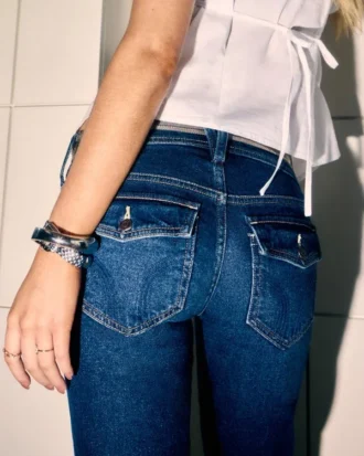 Lavtaljede mørkvaskede bootcut-jeans