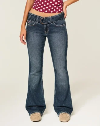 Lavtaljede mørkvaskede bootcut-jeans med bælte