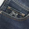 Lavtaljede, mørkvaskede, broderede denimshorts Lavtaljede, mørkvaskede, broderede denimshorts