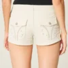Lavtaljede poplin-shorts med blomsterprint og baglommer Lavtaljede poplin-shorts med blomsterprint og baglommer