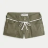 Lavtaljede poplin-shorts med snørebånd i taljen Lavtaljede poplin-shorts med snørebånd i taljen