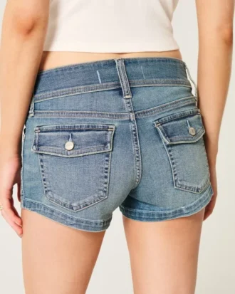 Lavtaljede shorts i lys vask Lavtaljede shorts i lys vask