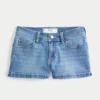 Lavtaljede shorts i mediumvasket denim Lavtaljede shorts i mediumvasket denim