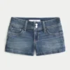Lavtaljede shorts i mediumvasket denim Lavtaljede shorts i mediumvasket denim