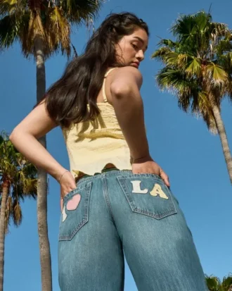 Lavtaljet baggy jeans med medium vask og Los Angeles-grafik