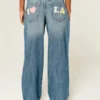 Lavtaljet baggy jeans med medium vask og Los Angeles-grafik Lavtaljet baggy jeans med medium vask og Los Angeles-grafik