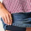 Lavtaljet mini-skort i denim med nitter Lavtaljet mini-skort i denim med nitter