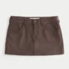 Lavtaljet mini-skort i imiteret ruskind Lavtaljet mini-skort i imiteret ruskind
