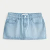 Lavtaljet miniskort i denim med jernbanestriber Lavtaljet miniskort i denim med jernbanestriber