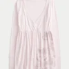Let babydoll-top med lange ærmer og blomstermønster Let babydoll-top med lange ærmer og blomstermønster