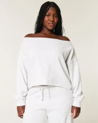 Let dobbelt off-shoulder sweatshirt