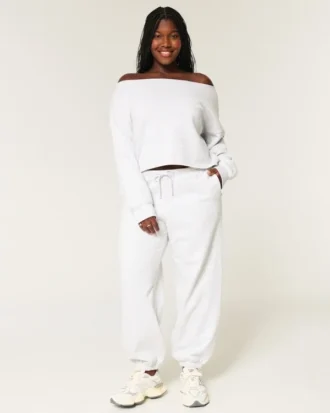 Let dobbelt off-shoulder sweatshirt