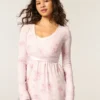 Let langærmet babydoll-top med kryds foran Let langærmet babydoll-top med kryds foran