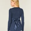 Let langærmet babydoll-top med kryds foran Let langærmet babydoll-top med kryds foran