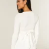 Let langærmet babydoll-top med kryds foran Let langærmet babydoll-top med kryds foran