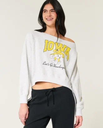 Let off-shoulder Iowa Hawkeyes grafisk sweatshirt