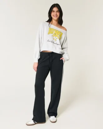 Let off-shoulder Iowa Hawkeyes grafisk sweatshirt