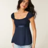 Let satin babydoll-top med bindebånd Let satin babydoll-top med bindebånd