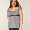 Let satin babydoll-top med bindebånd Let satin babydoll-top med bindebånd
