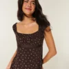 Let satin babydoll-top med bindebånd Let satin babydoll-top med bindebånd