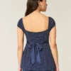 Let satin babydoll-top med bindebånd Let satin babydoll-top med bindebånd