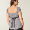 Let satin babydoll-top med bindebånd Let satin babydoll-top med bindebånd