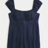 Let satin babydoll-top med bindebånd Let satin babydoll-top med bindebånd
