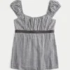Let satin babydoll-top med bindebånd Let satin babydoll-top med bindebånd