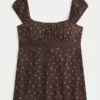 Let satin babydoll-top med bindebånd Let satin babydoll-top med bindebånd