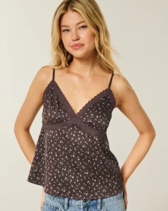 Let satin-camisole med blondekant