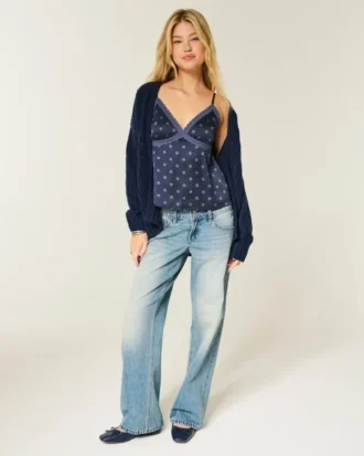 Let satin-camisole med blondekant