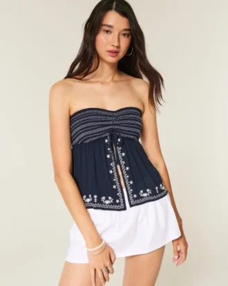 Let stropløs broderet babydoll-top