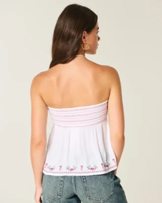 Let stropløs broderet babydoll-top